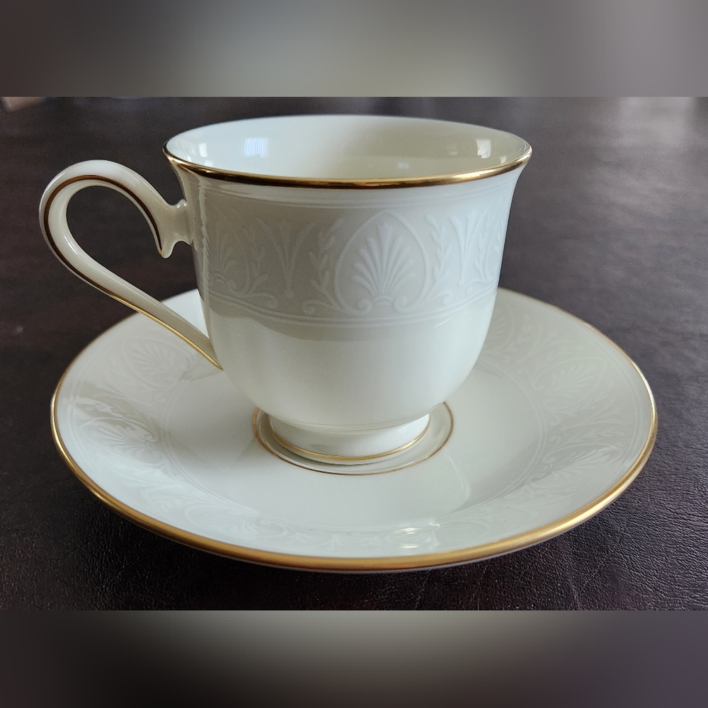 Lenox Courtyard Gold Tea Cups and Saucers (10 sets)
